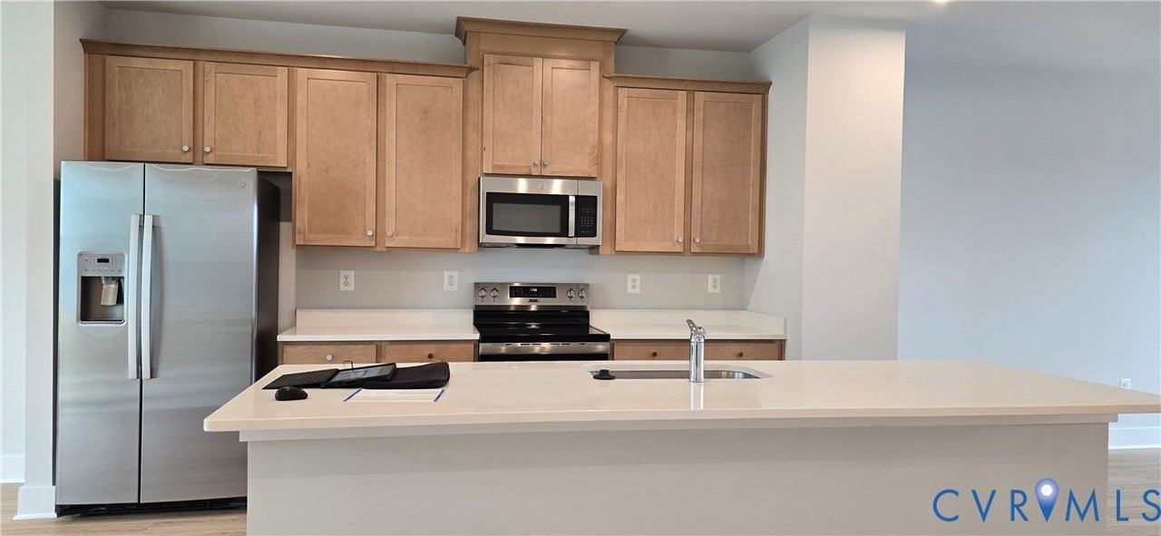 10123 Blue Wing Ln - Photo 3 of 32