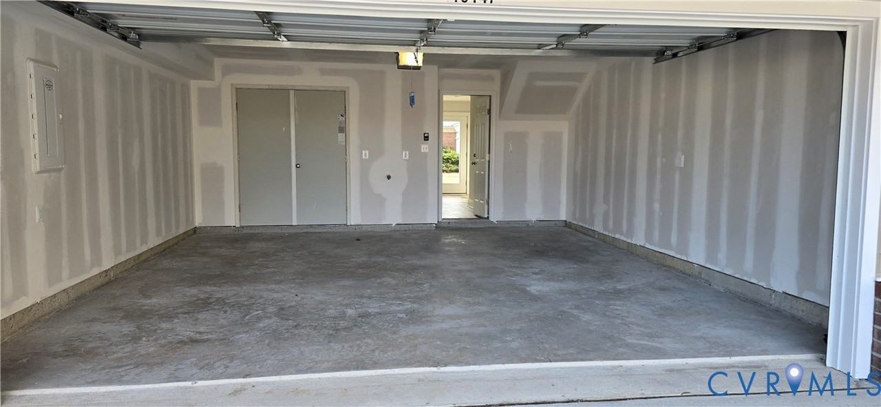 10123 Blue Wing Ln - Photo 6 of 32