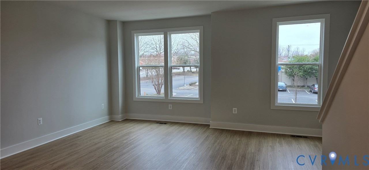 10123 Blue Wing Ln - Photo 7 of 32