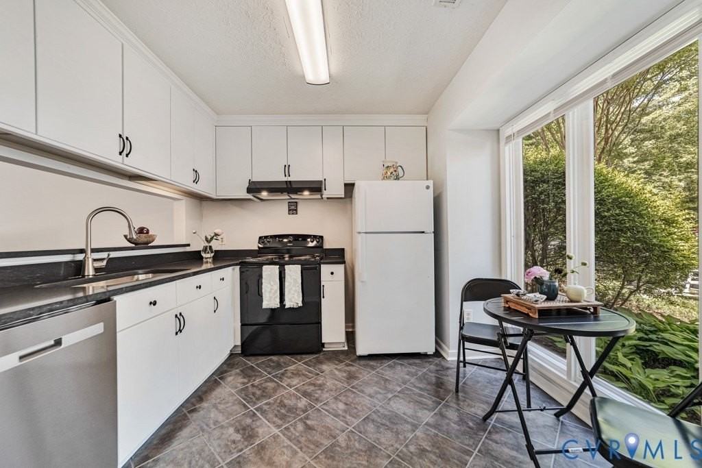 2716 Schooner Ct - Photo 6 of 28