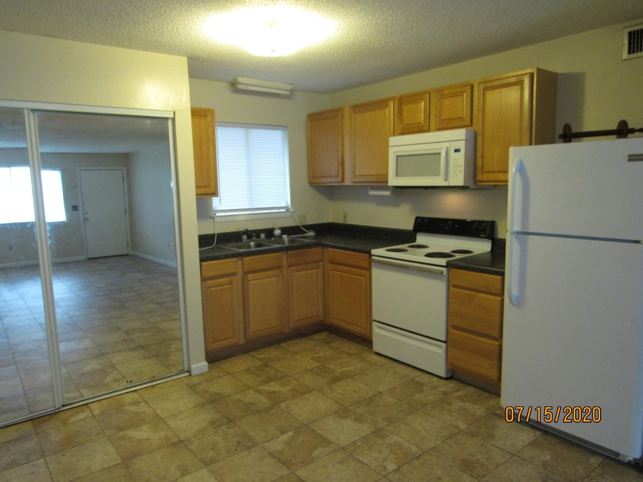 201 College Blvd E #21 - Photo 3 of 10