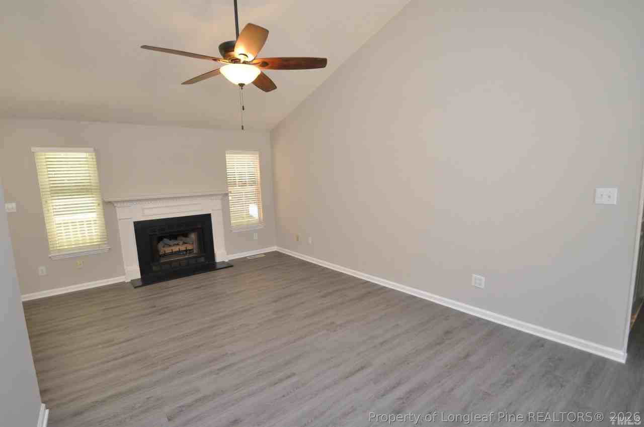 205 W Wyatts Pond Ln - Photo 4 of 37