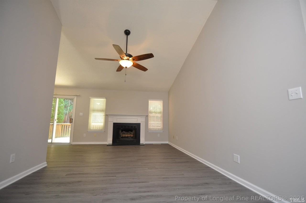 205 W Wyatts Pond Ln - Photo 5 of 37