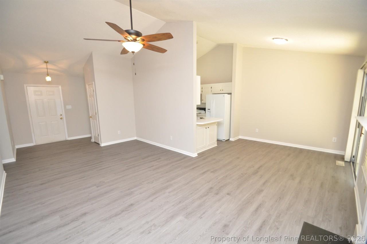 205 W Wyatts Pond Ln - Photo 6 of 37