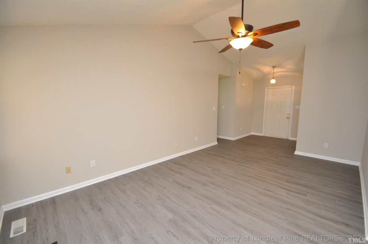 205 W Wyatts Pond Ln - Photo 7 of 37