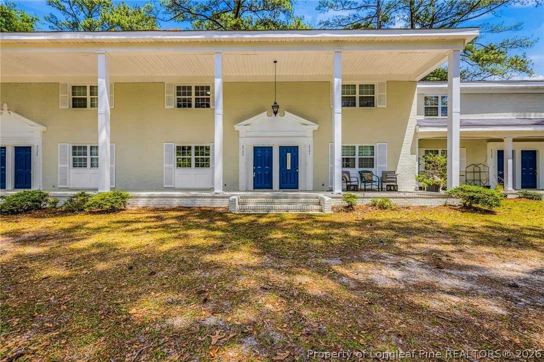 2326 Barrington Cir - Photo 4 of 28