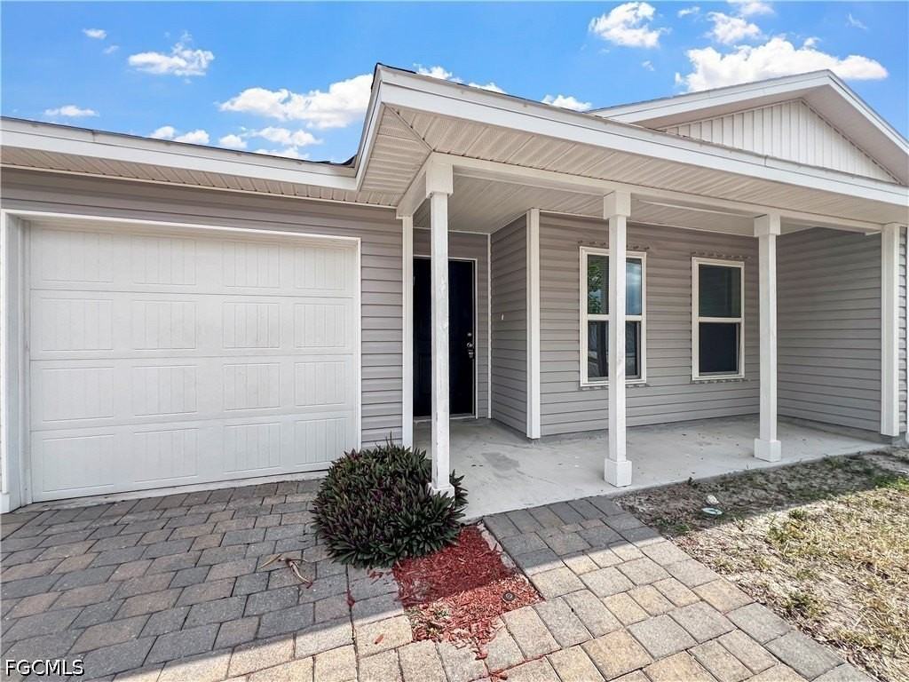 18321 Gibraltar Ln - Photo 3 of 40