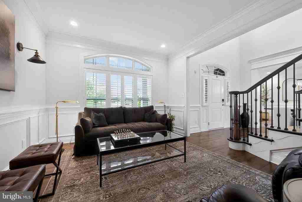 1036 Matthew Way - Photo 4 of 50