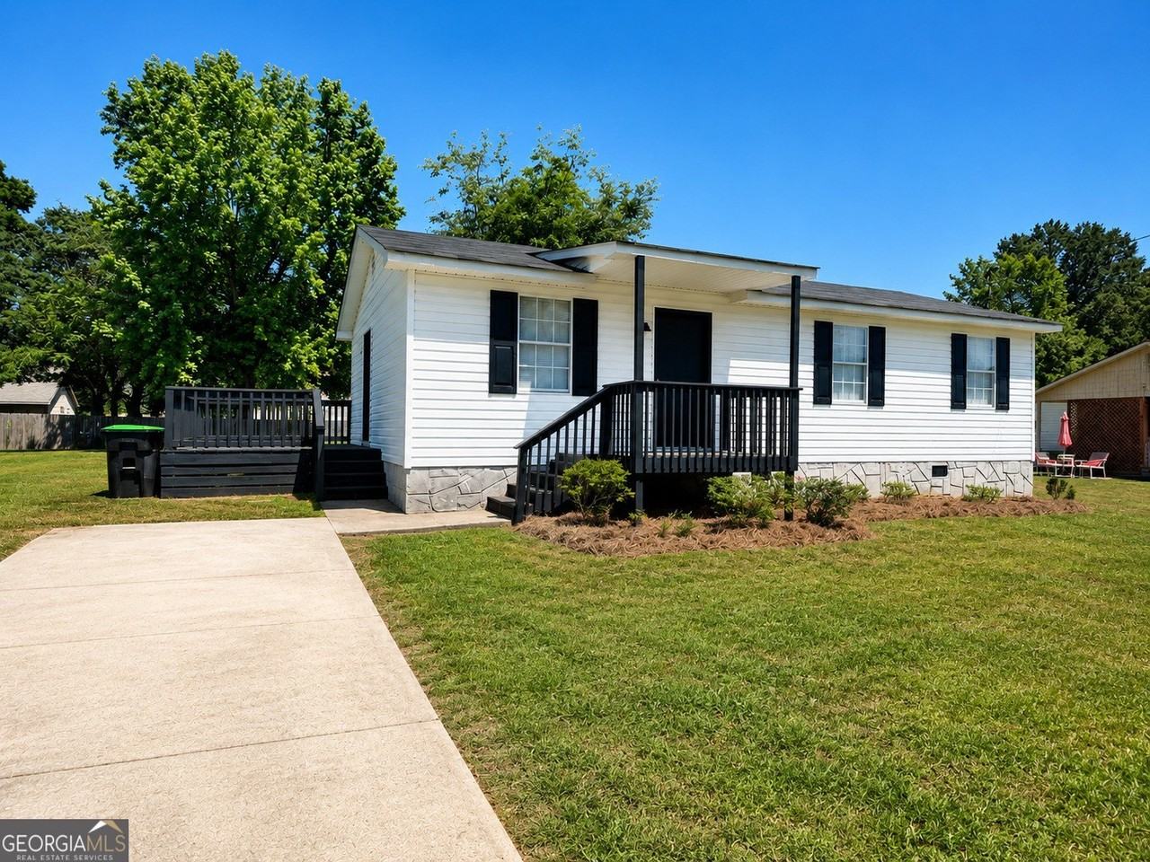 116 Bradley Cir - Photo 2 of 12