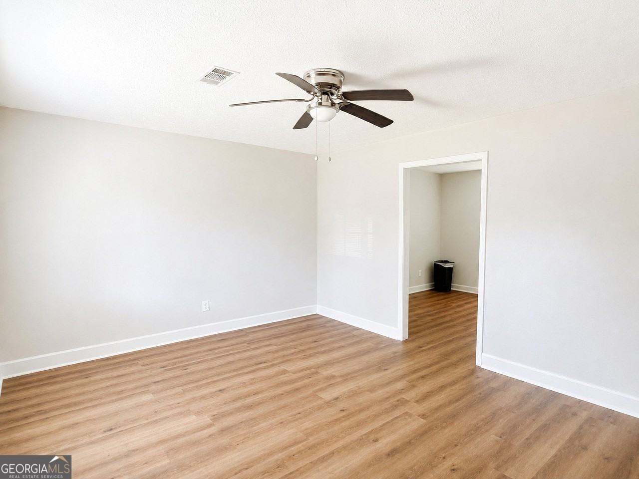 116 Bradley Cir - Photo 3 of 12