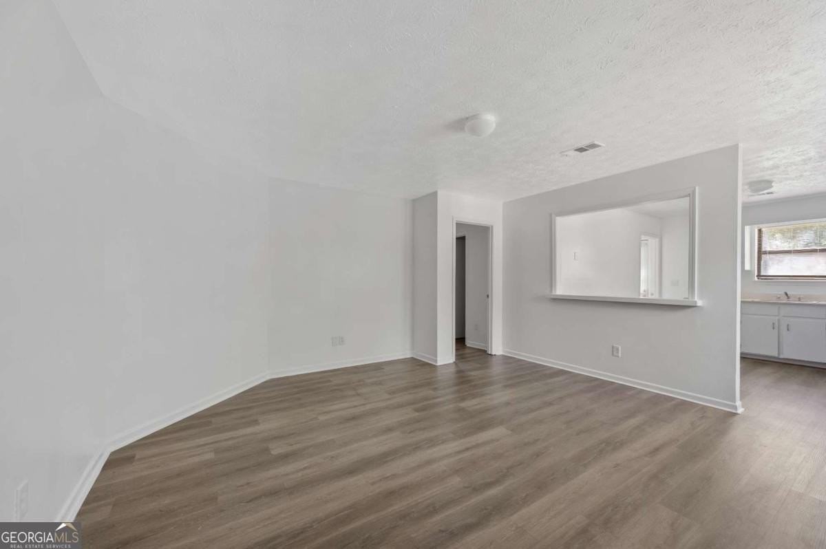 233 Tanglewood Dr #B - Photo 4 of 16