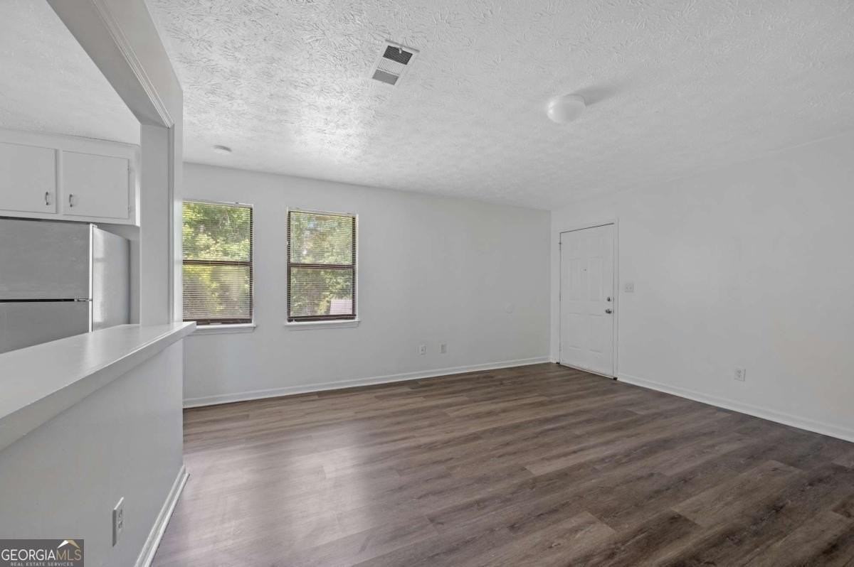 233 Tanglewood Dr #B - Photo 6 of 16