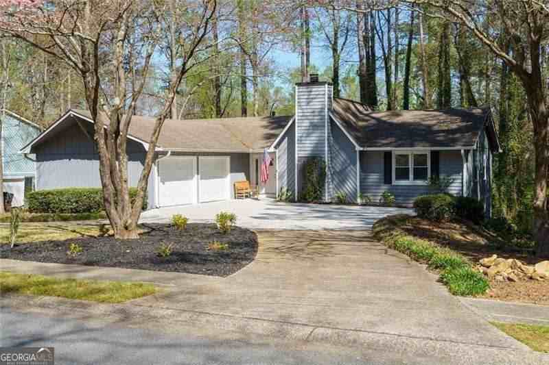 2470 Trent Dr - Photo 2 of 44
