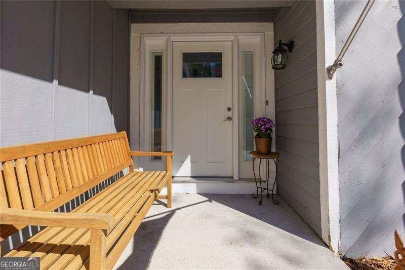 2470 Trent Dr - Photo 3 of 44