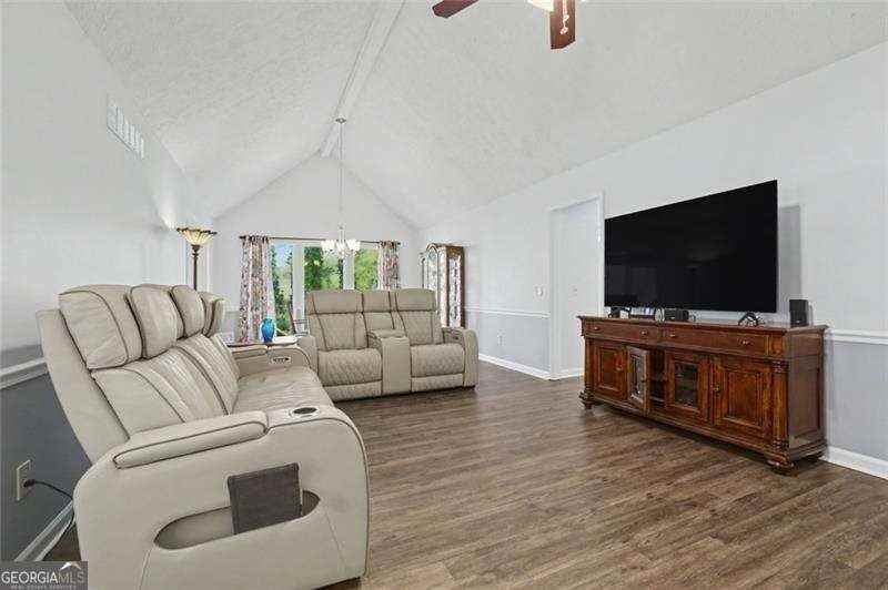 2470 Trent Dr - Photo 6 of 44