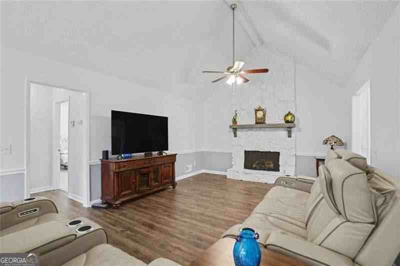 2470 Trent Dr - Photo 7 of 44