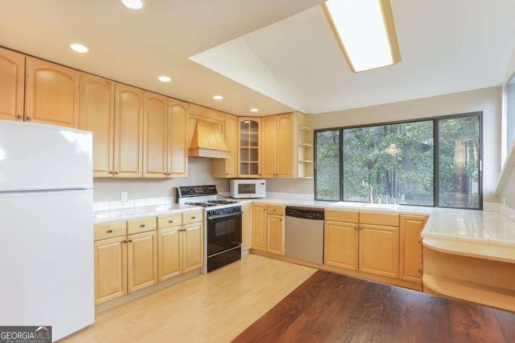3087 Balearic Dr Se - Photo 7 of 25