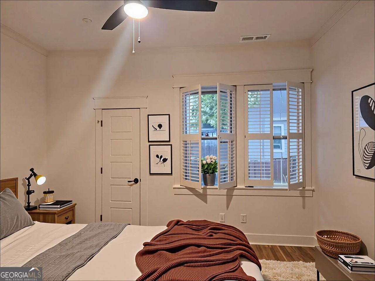 1579 Vesta Ave - Photo 5 of 19