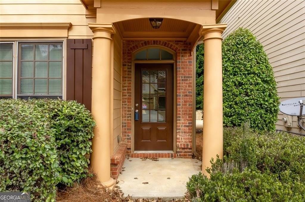 325 Brynfield Pkwy - Photo 2 of 33
