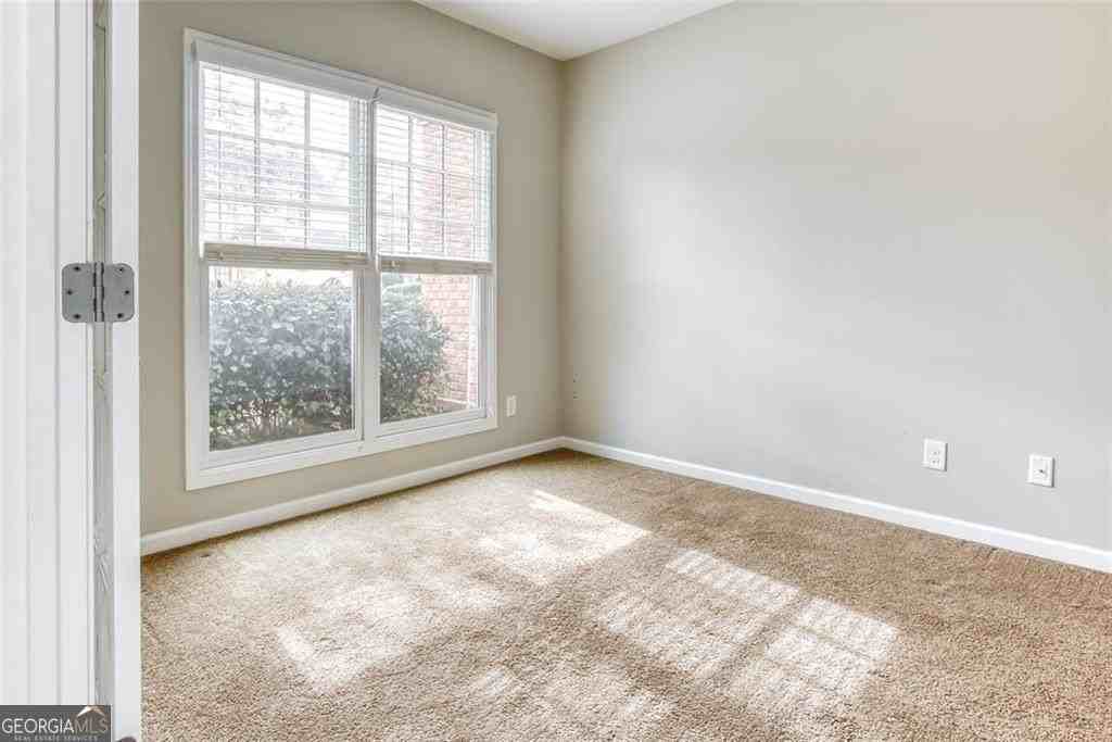 325 Brynfield Pkwy - Photo 5 of 33