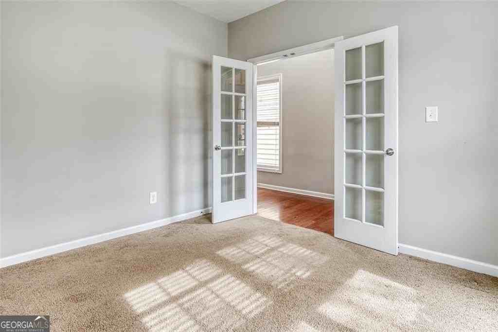 325 Brynfield Pkwy - Photo 6 of 33