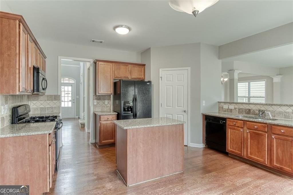 325 Brynfield Pkwy - Photo 7 of 33