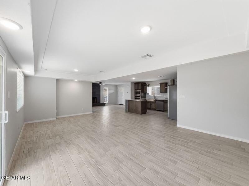 565 Gallagher St - Photo 4 of 34