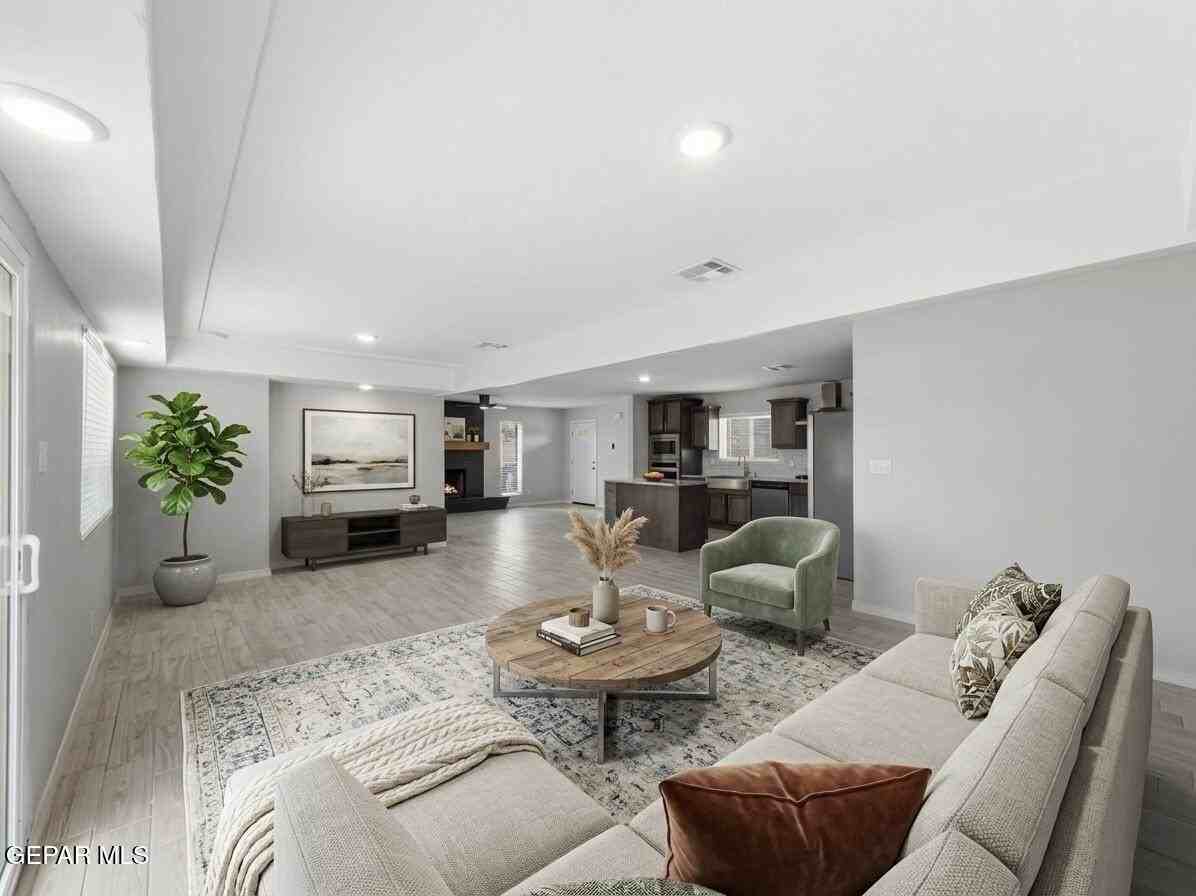 565 Gallagher St - Photo 5 of 34