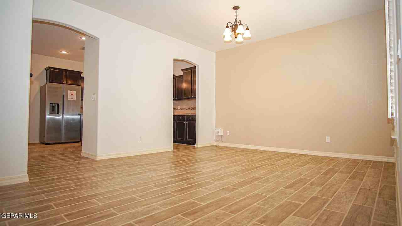 14613 Sunny Land Ave - Photo 3 of 32