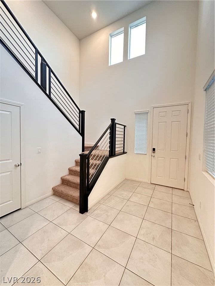 8038 Minavalle Ave - Photo 2 of 19