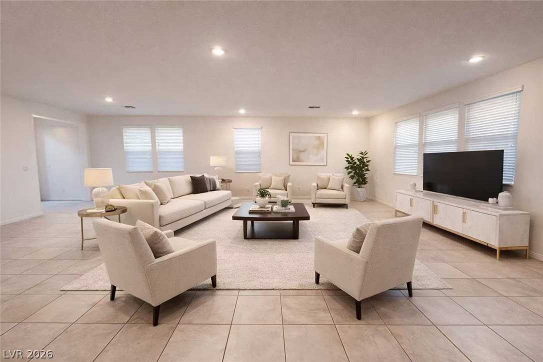 8038 Minavalle Ave - Photo 3 of 19