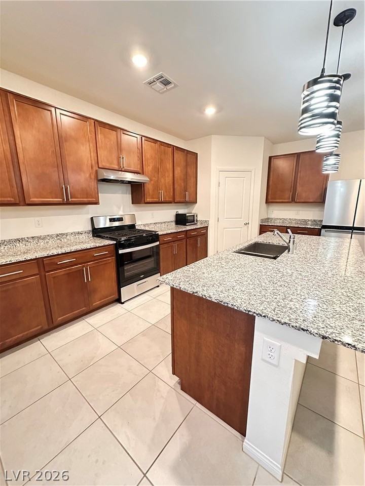 8038 Minavalle Ave - Photo 4 of 19