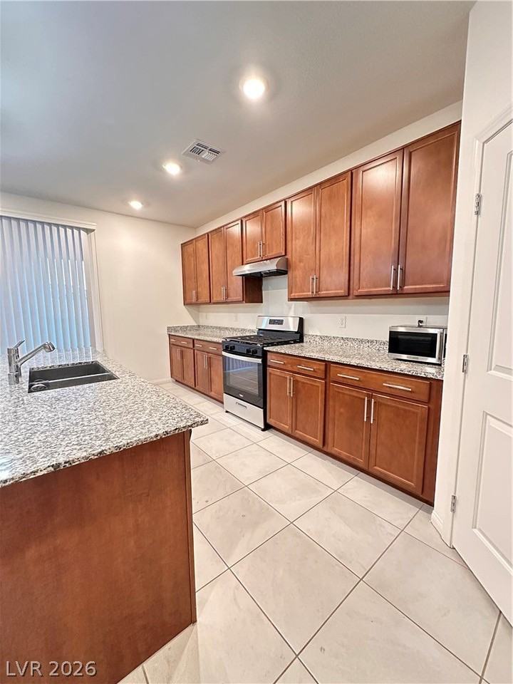 8038 Minavalle Ave - Photo 5 of 19