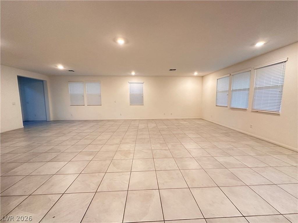 8038 Minavalle Ave - Photo 6 of 19