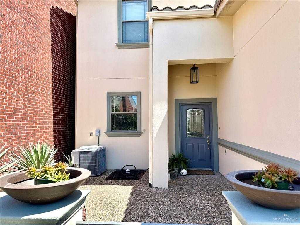203 San Saba St - Photo 2 of 18