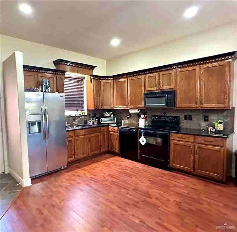 203 San Saba St - Photo 4 of 18