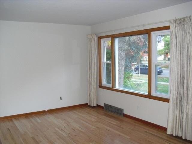 808 Pauline Blvd - Photo 4 of 19