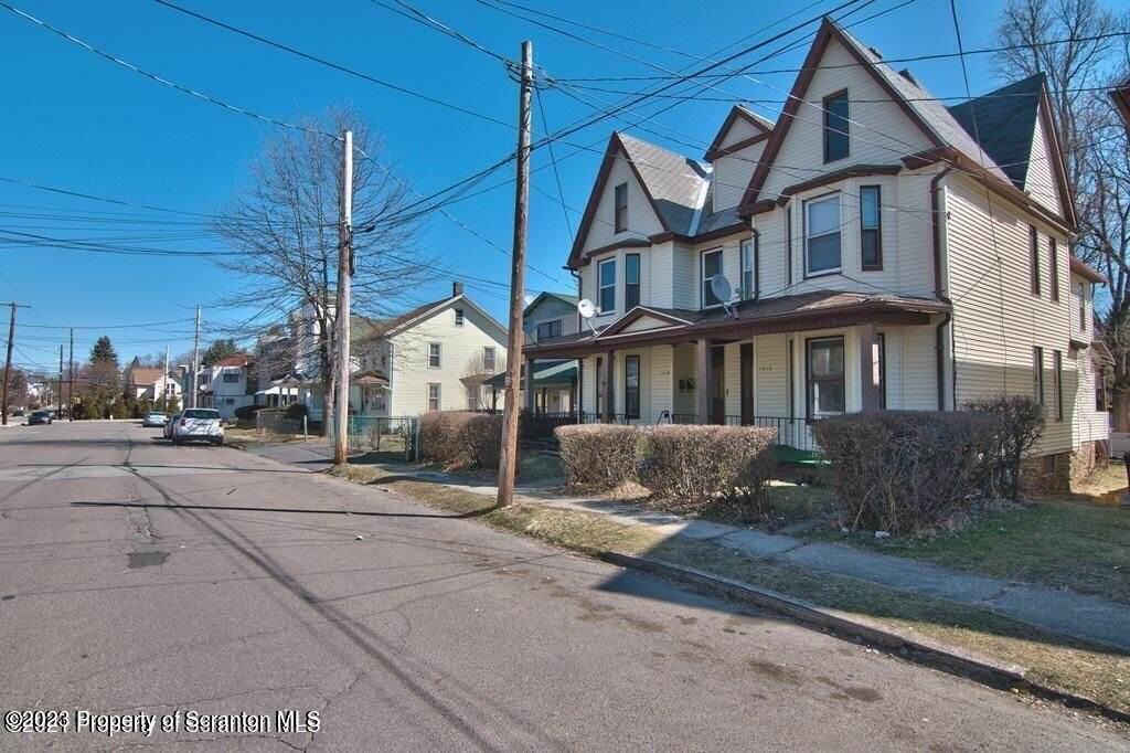 1418 Capouse Ave - Photo 3 of 33