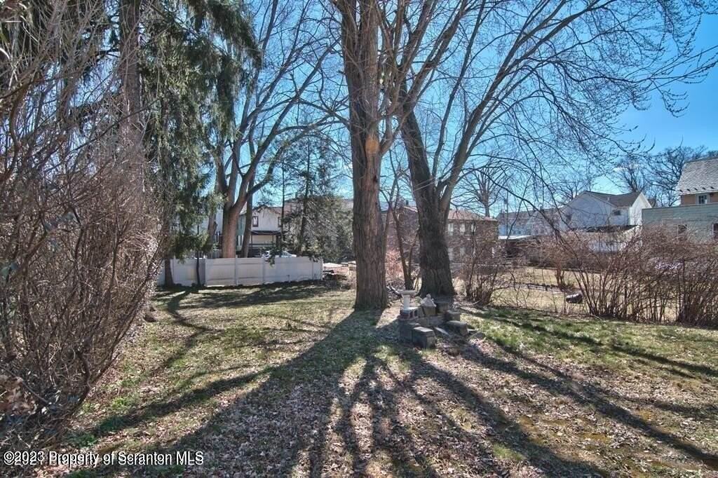 1418 Capouse Ave - Photo 6 of 33