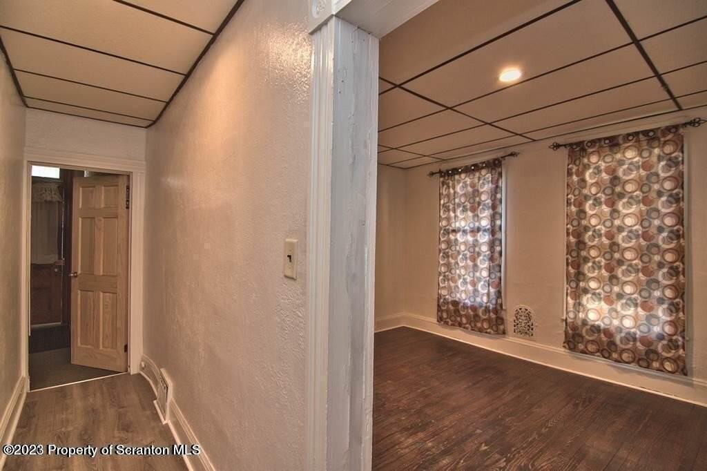 1418 Capouse Ave - Photo 7 of 33