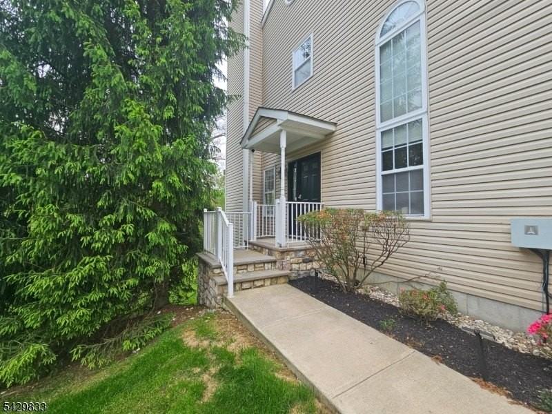 62 Congressional Blvd - Photo 2 of 23