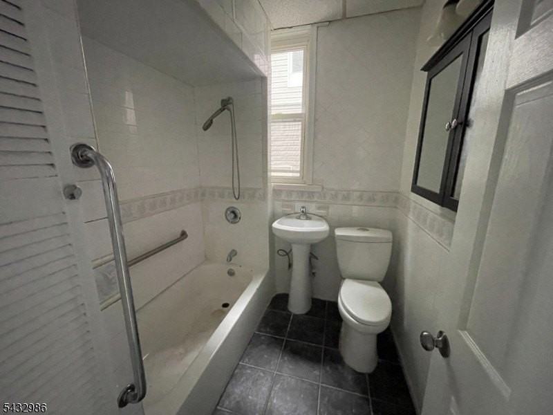 8 Treacy Ave - Photo 6 of 7