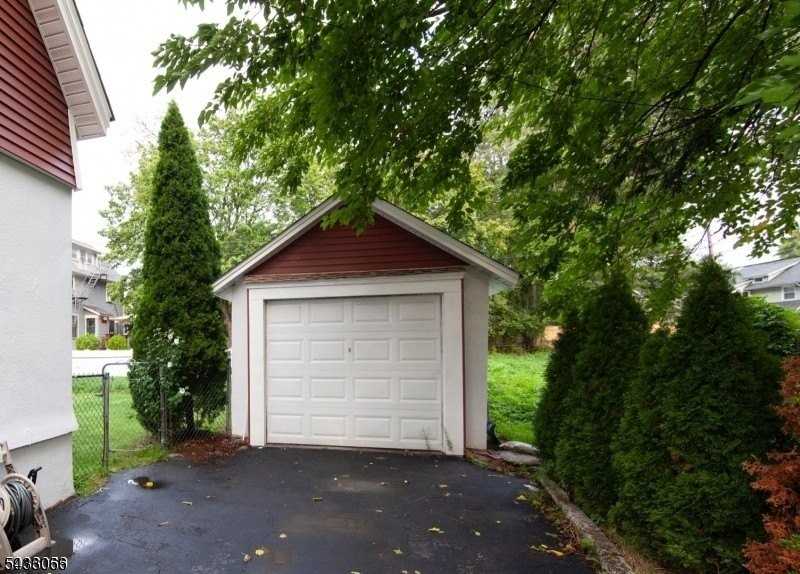 4 Oakcroft Ave - Photo 2 of 3