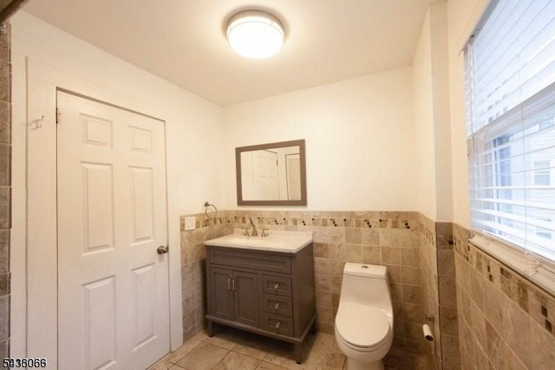 4 Oakcroft Ave - Photo 3 of 3
