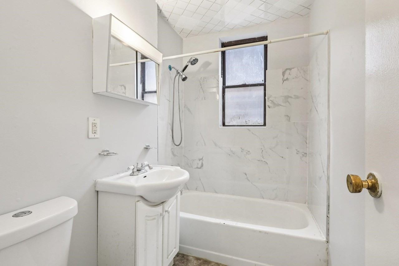 262 Clendenny Ave #6 - Photo 2 of 20