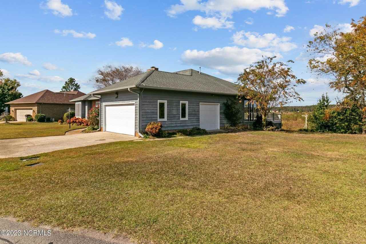 867 Castleberry Ct - Photo 3 of 47