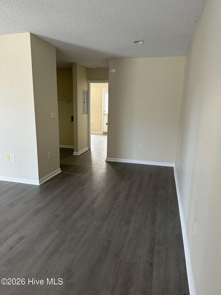 4468 Magellan Ct #B - Photo 3 of 7