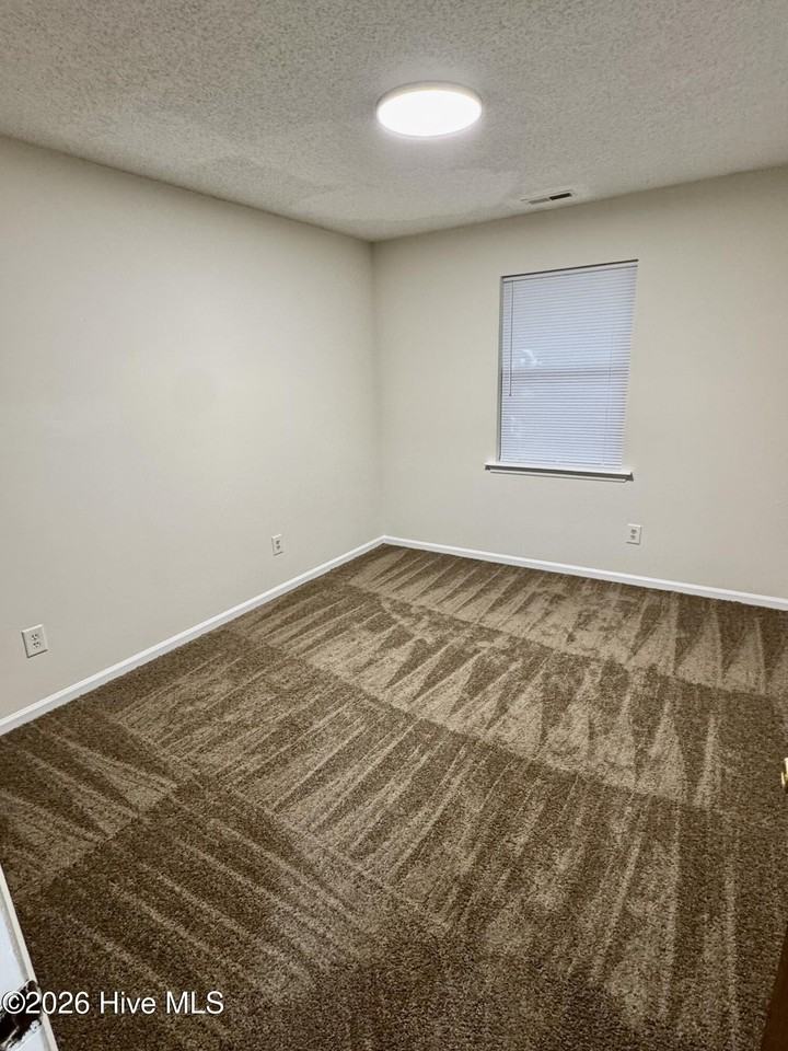 3215 Summer Pl #22 - Photo 3 of 9