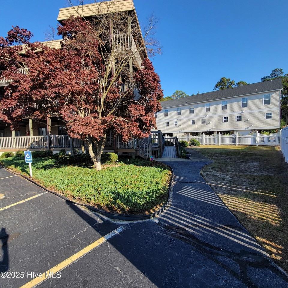 313 Lake Place Condo Dr - Photo 3 of 24