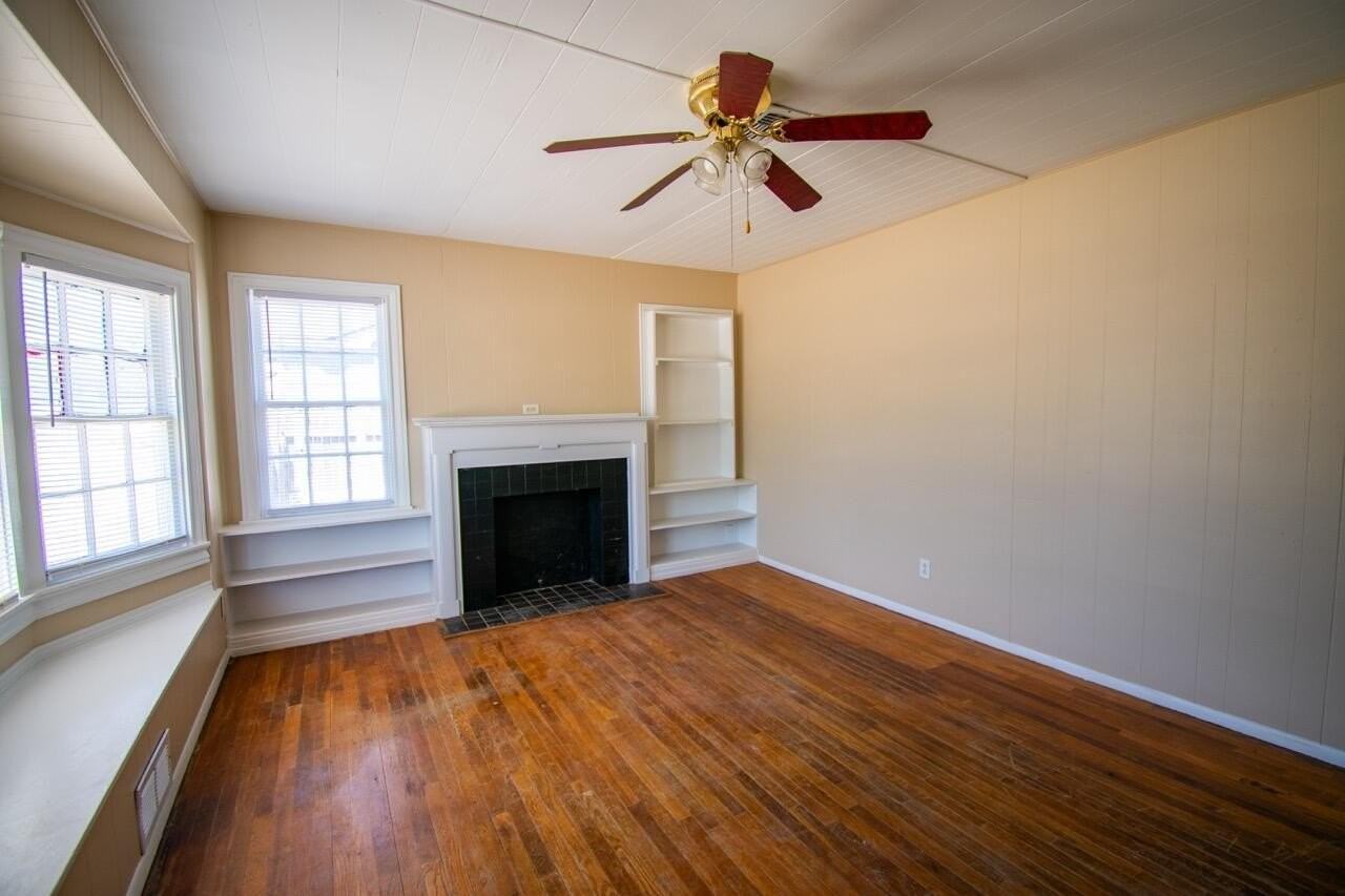 2424 27th St - Photo 3 of 14